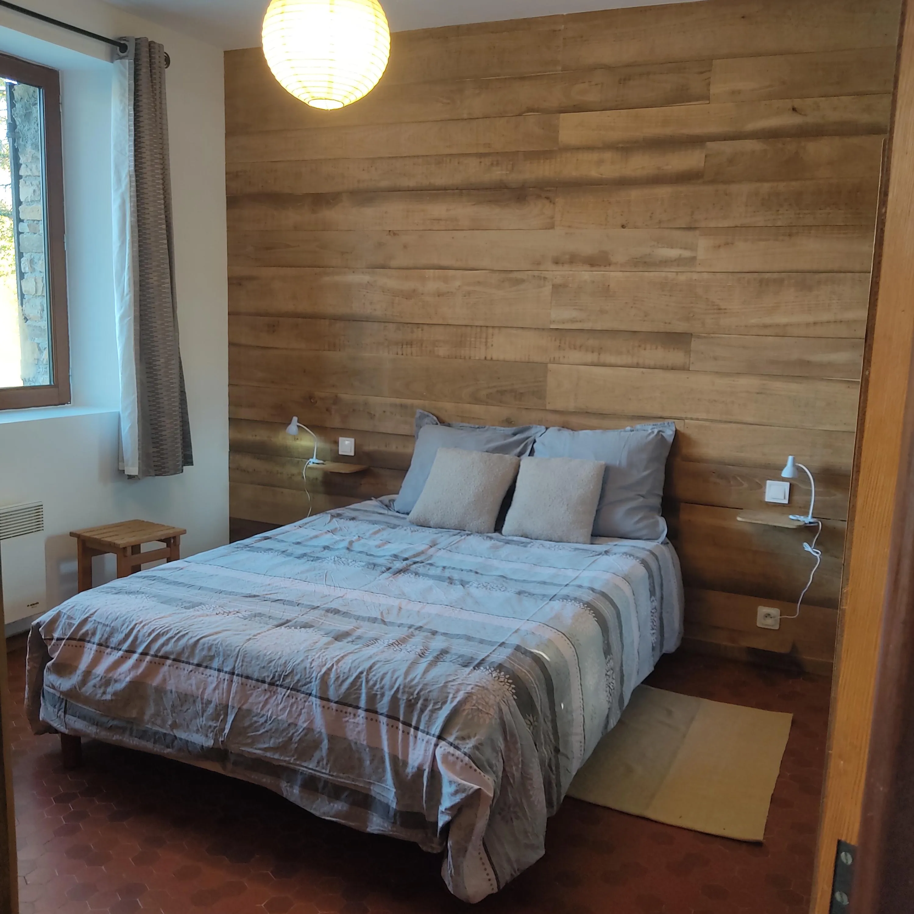 Fishing cottage for 2 to 4 people with pond of 1.24 ac in Dordogne