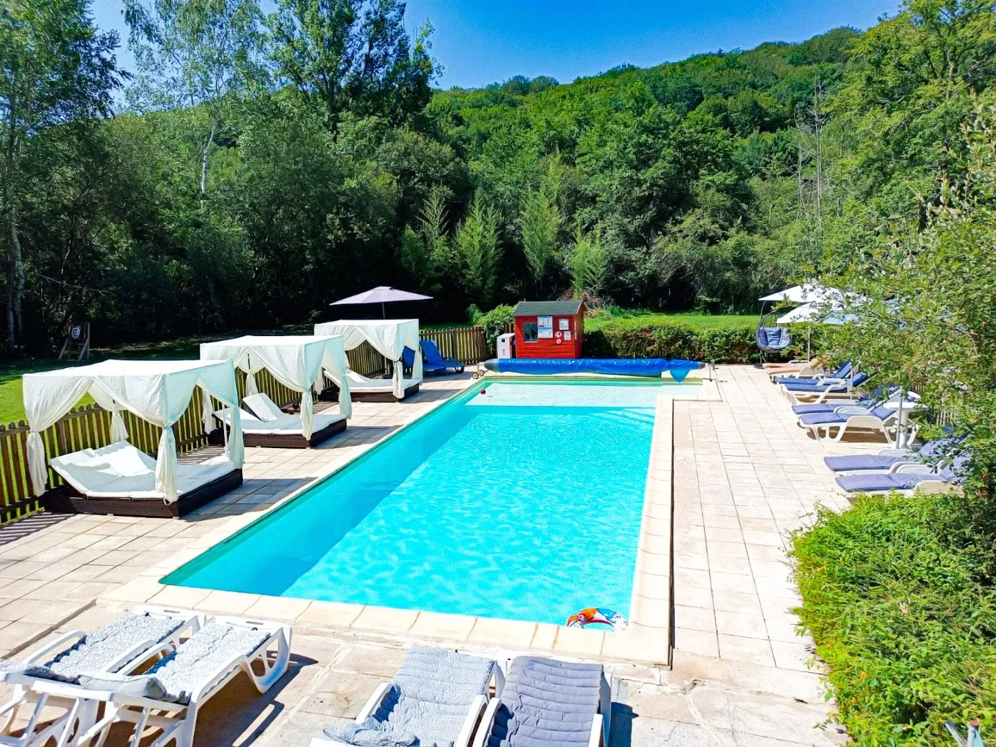 Gîte au coeur de la fôret sur un domaine avec étang