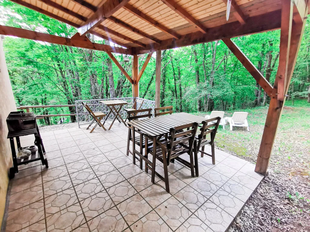 Gîte au coeur de la fôret sur un domaine avec étang