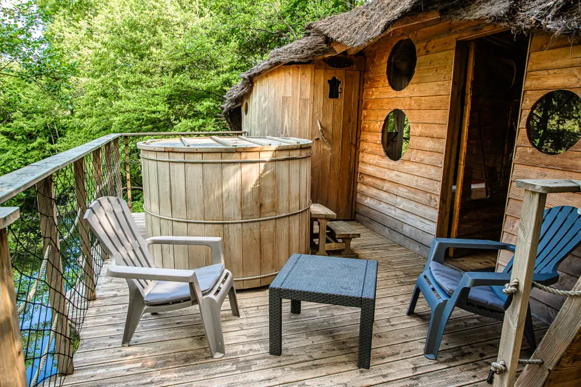 Cabane perchée au bord de l’eau en Mayenne – Calme et nature pour 2 personnes