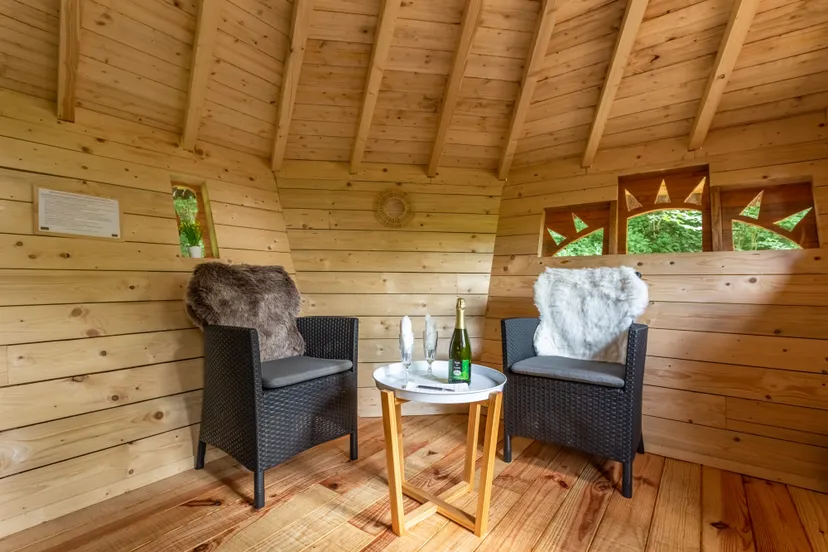 Cabane perchée au bord de l’eau en Mayenne – Calme et nature pour 2 personnes