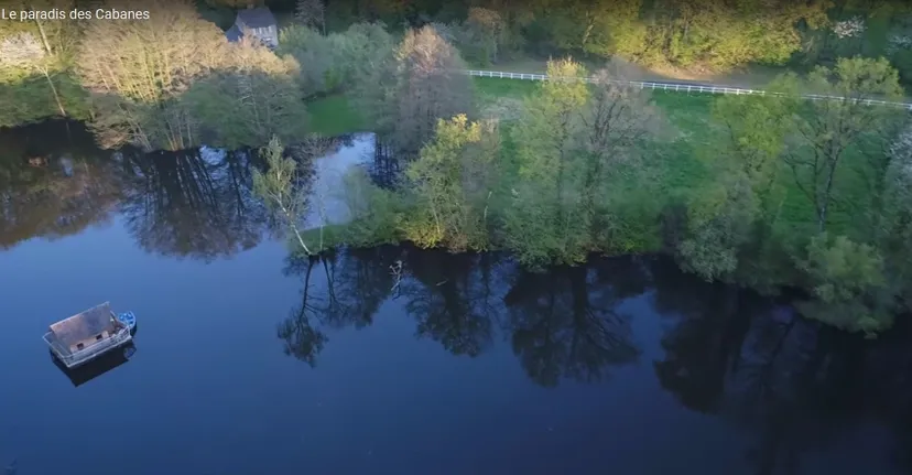Cabane insolite avec spa et vue sur l’étang de pêche en Mayenne pour 2 personnes