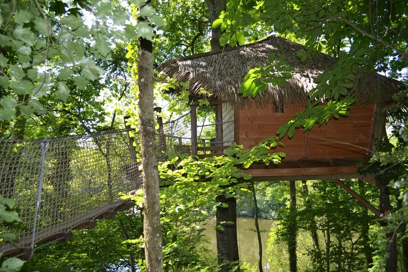Cabane insolite avec spa et vue sur l’étang de pêche en Mayenne pour 2 personnes