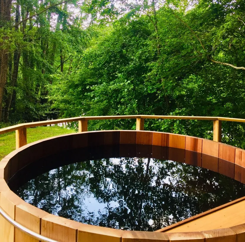 Cabane insolite avec spa et vue sur l’étang de pêche en Mayenne pour 2 personnes