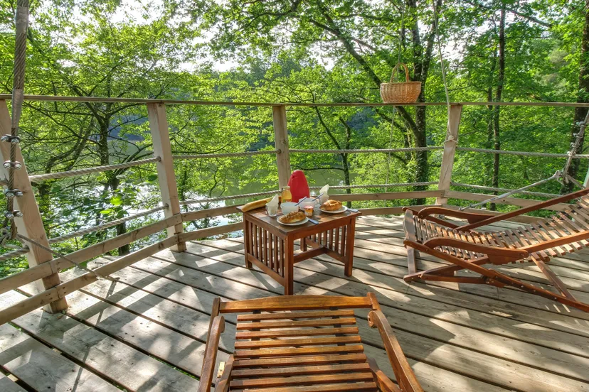 Cabane insolite avec spa et vue sur l’étang de pêche en Mayenne pour 2 personnes