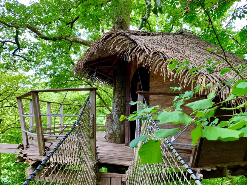 Cabane insolite avec spa et vue sur l’étang de pêche en Mayenne pour 2 personnes