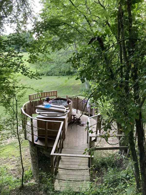 Cabane insolite avec spa et vue sur l’étang de pêche en Mayenne pour 2 personnes