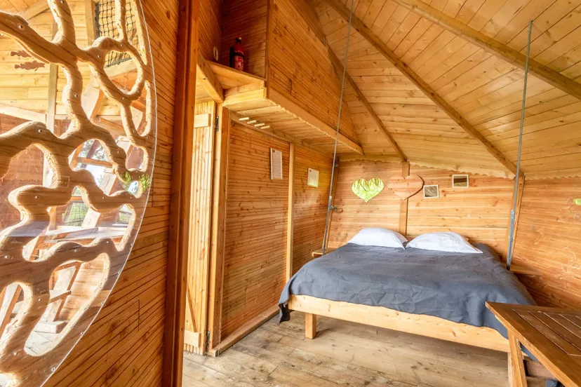 Séjour pêche et détente – Cabane perchée avec vue étang – 6 personnes