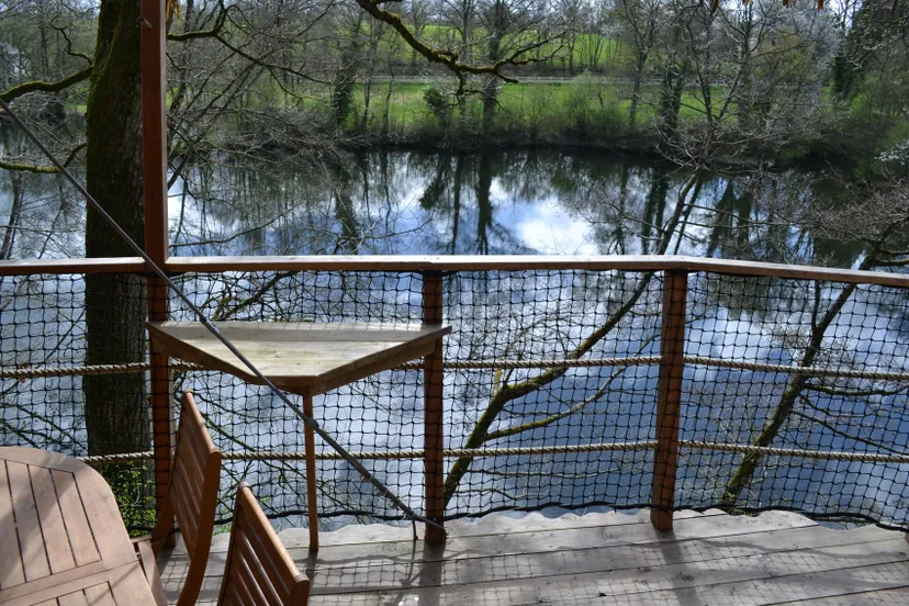 Séjour pêche et détente – Cabane perchée avec vue étang – 6 personnes