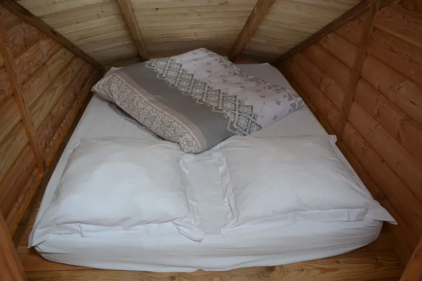 Séjour pêche et détente – Cabane perchée avec vue étang – 6 personnes