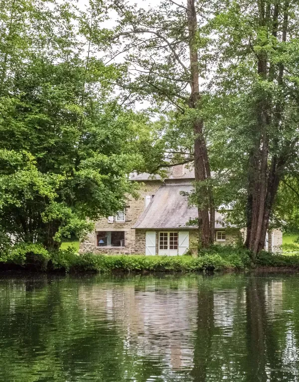 Escapade en famille en Mayenne – Gîte avec vue sur étang et pêche – 6 personnes