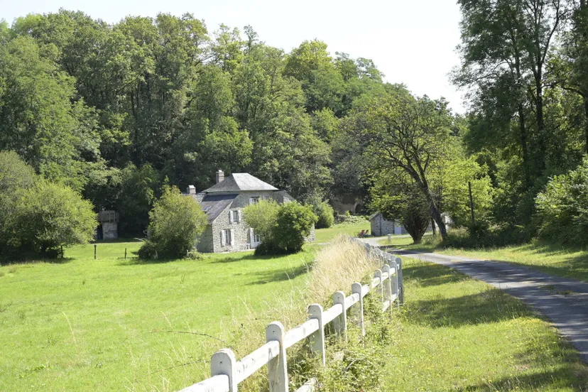 Escapade en famille en Mayenne – Gîte avec vue sur étang et pêche – 6 personnes