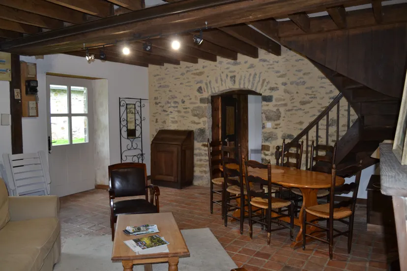 Gîte en Mayenne au bord de l’étang – Pêche et détente – 4 personnes