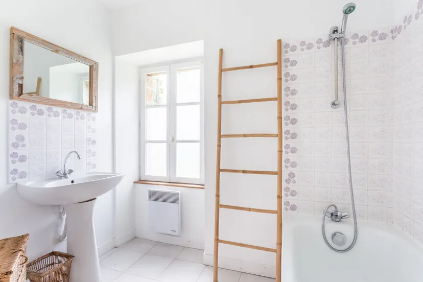 Gîte en Mayenne au bord de l’étang – Pêche et détente – 4 personnes