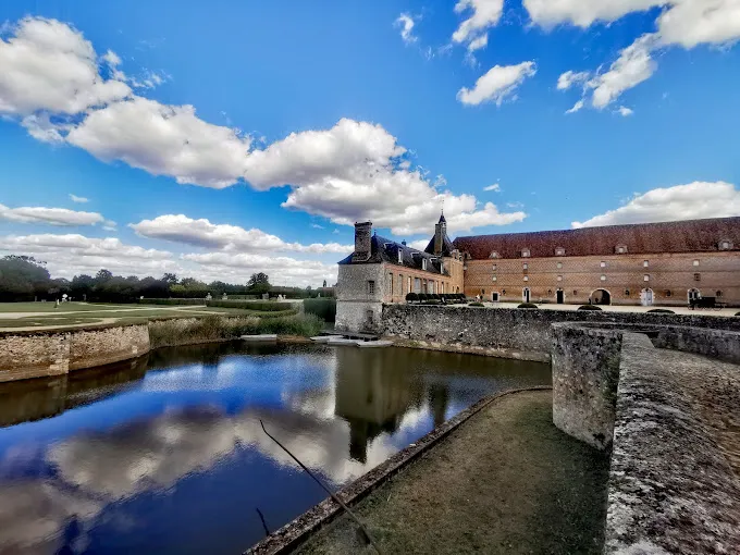 Maison familiale dans le Loiret – 10 personnes – au sein d’un domaine avec étang privé de 6 ha