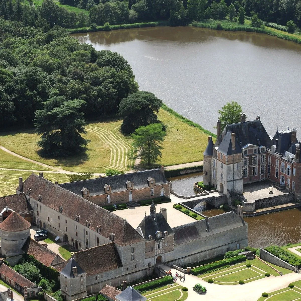 Dans le Loiret – Chambre d'hôtes vue sur étang de 6ha et parc