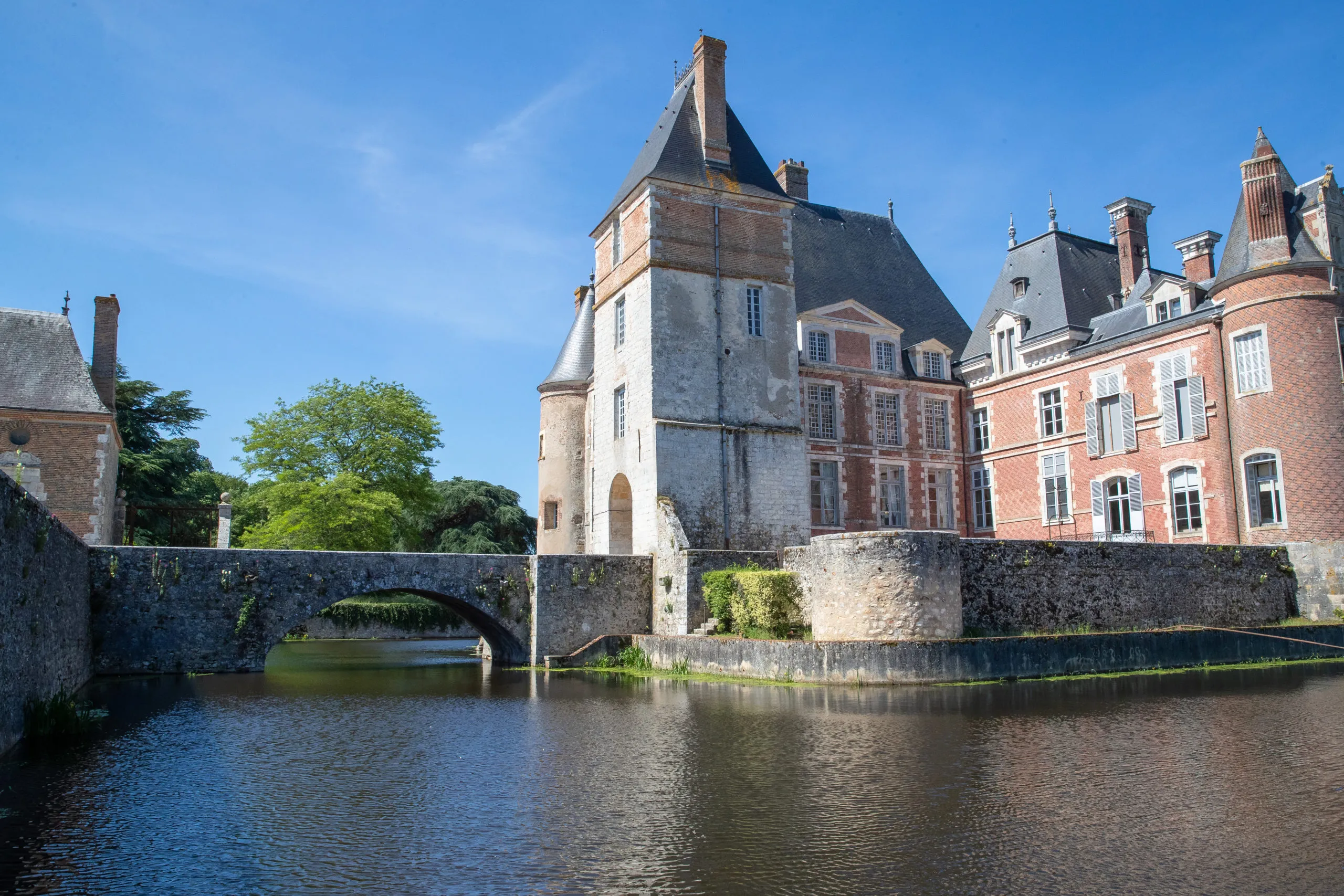 Chambre d'hôte dans un château – Sur étang privé de 6 ha
