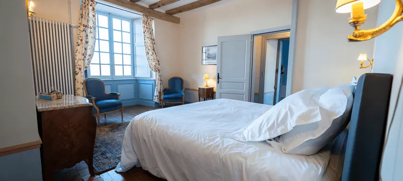 Suite dans un chateau pour 4 personnes – Vue sur lac privé de 6ha