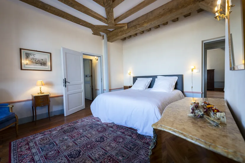 Suite dans un chateau pour 4 personnes – Vue sur lac privé de 6ha