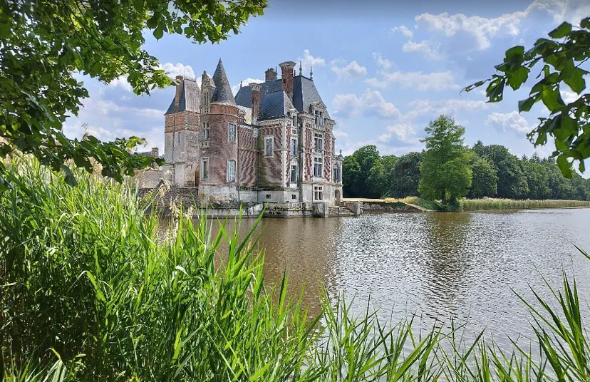 Suite dans un chateau pour 4 personnes – Vue sur lac privé de 6ha