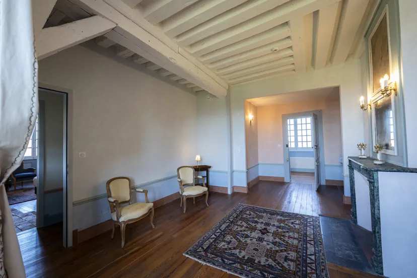 Suite dans un chateau pour 4 personnes – Vue sur lac privé de 6ha