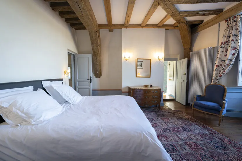 Suite dans un chateau pour 4 personnes – Vue sur lac privé de 6ha