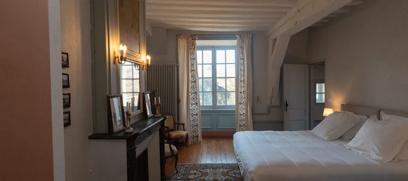Suite dans un chateau pour 4 personnes – Vue sur lac privé de 6ha