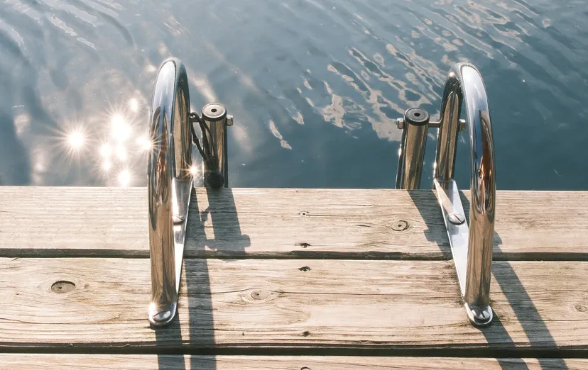 Cabane sur l'eau avec bain nordique et pêche depuis la terrasse sur l'eau - 2 à 4 personnes