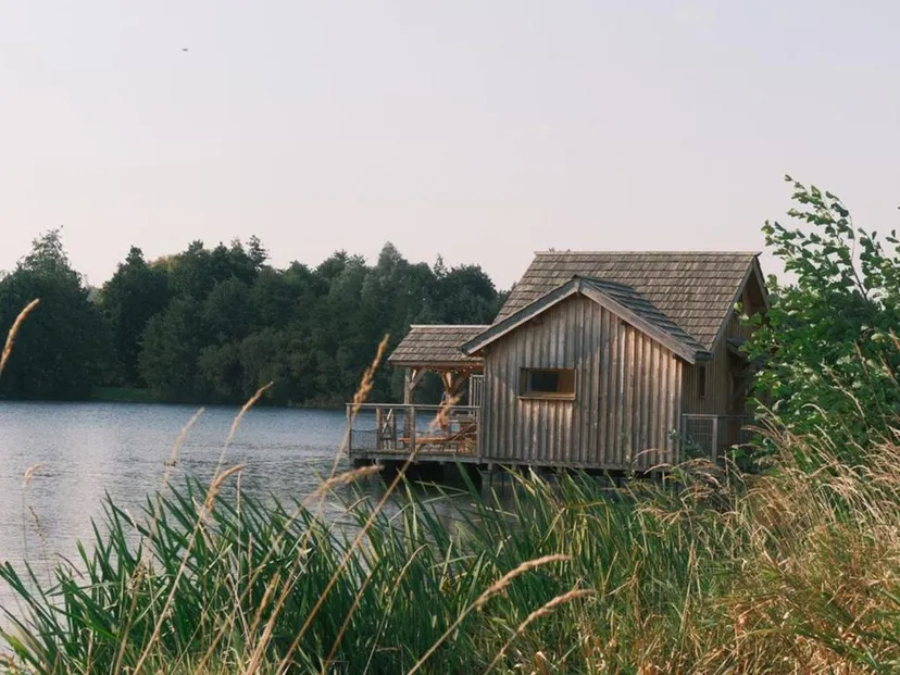 Cabane sur l'eau avec bain nordique et pêche depuis la terrasse sur l'eau - 2 à 4 personnes