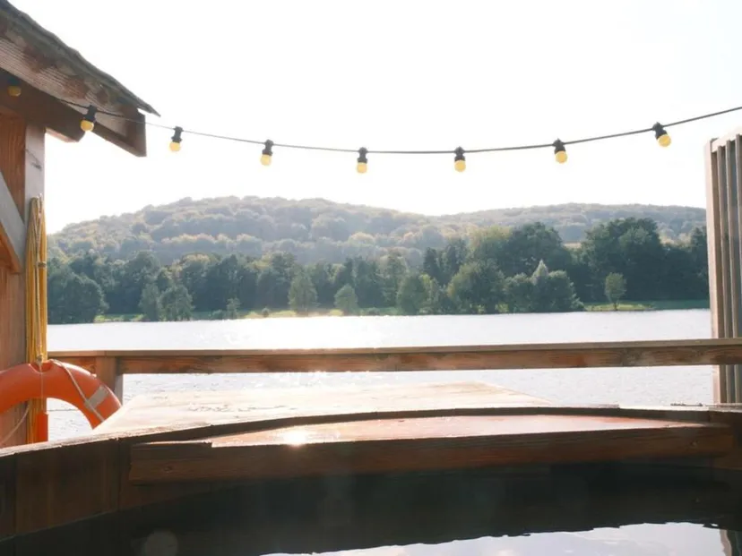 Cabane sur l'eau avec bain nordique et pêche depuis la terrasse sur l'eau - 2 à 4 personnes