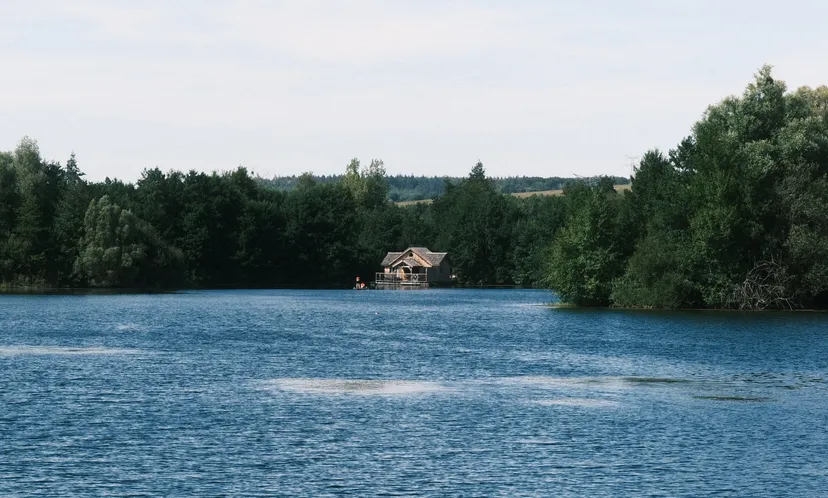 Cabane sur l'eau avec bain nordique et pêche depuis la terrasse sur l'eau - 2 à 4 personnes