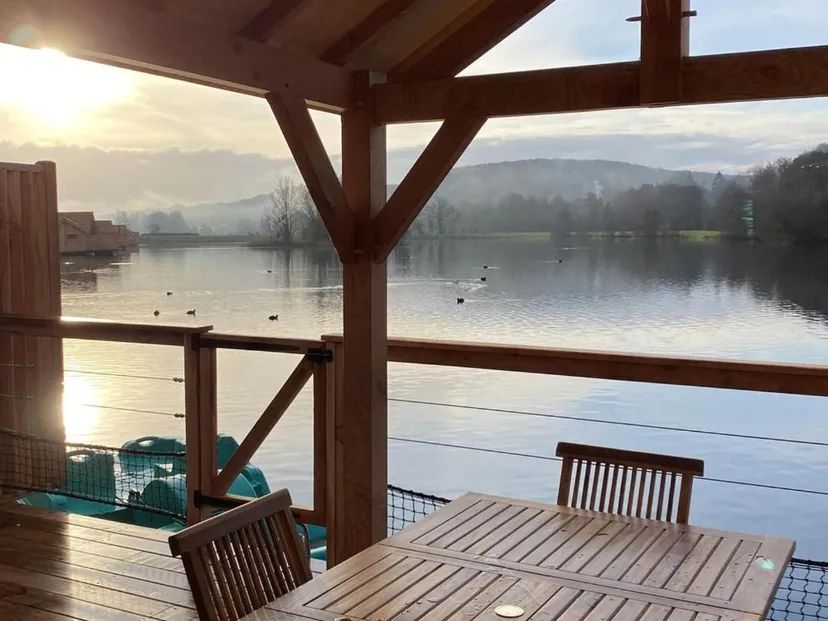 Cabane sur l'eau avec bain nordique et pêche depuis la terrasse sur l'eau - 2 à 4 personnes