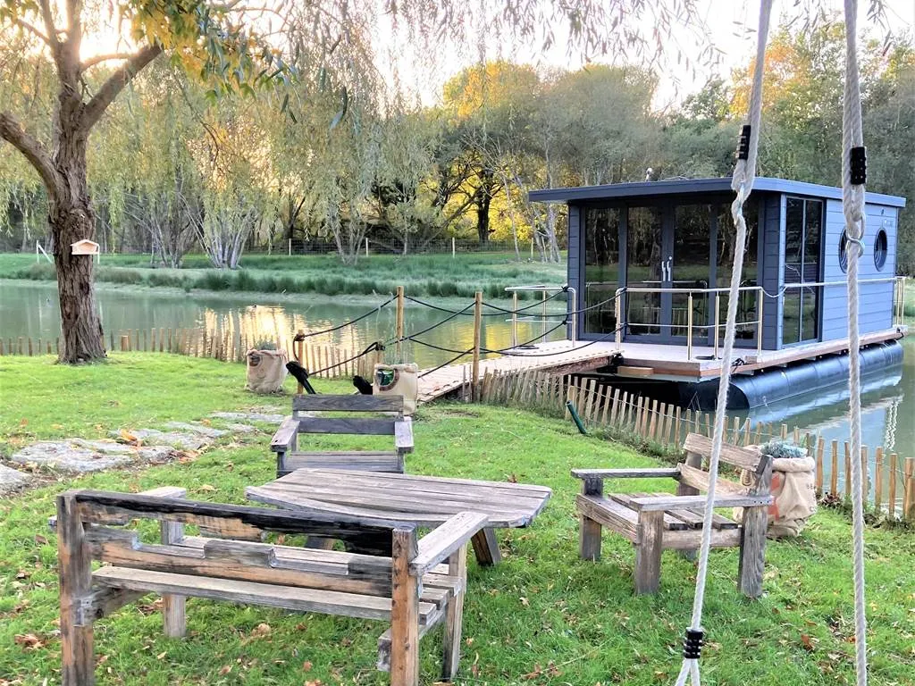 Ecolodge sur étang – Pêche no kill et immersion nature en Morbihan