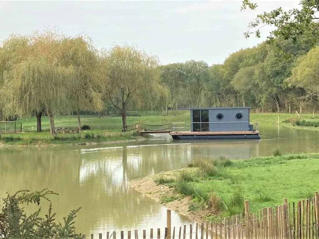 Ecolodge sur étang – Pêche no kill et immersion nature en Morbihan