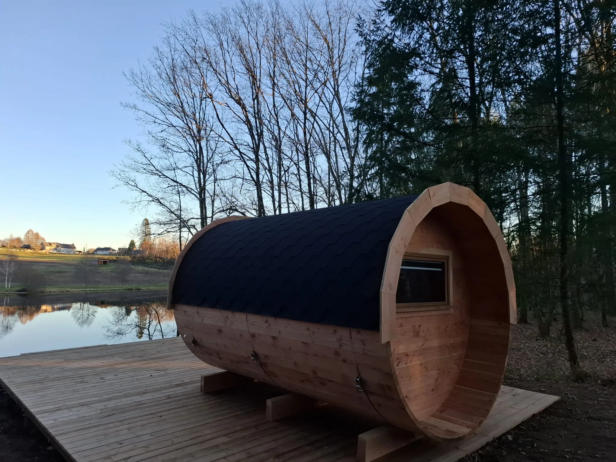 Séjour pêche en duo avec un poste de pêche à 180° – Étang privé de 5 hectares en Corrèze