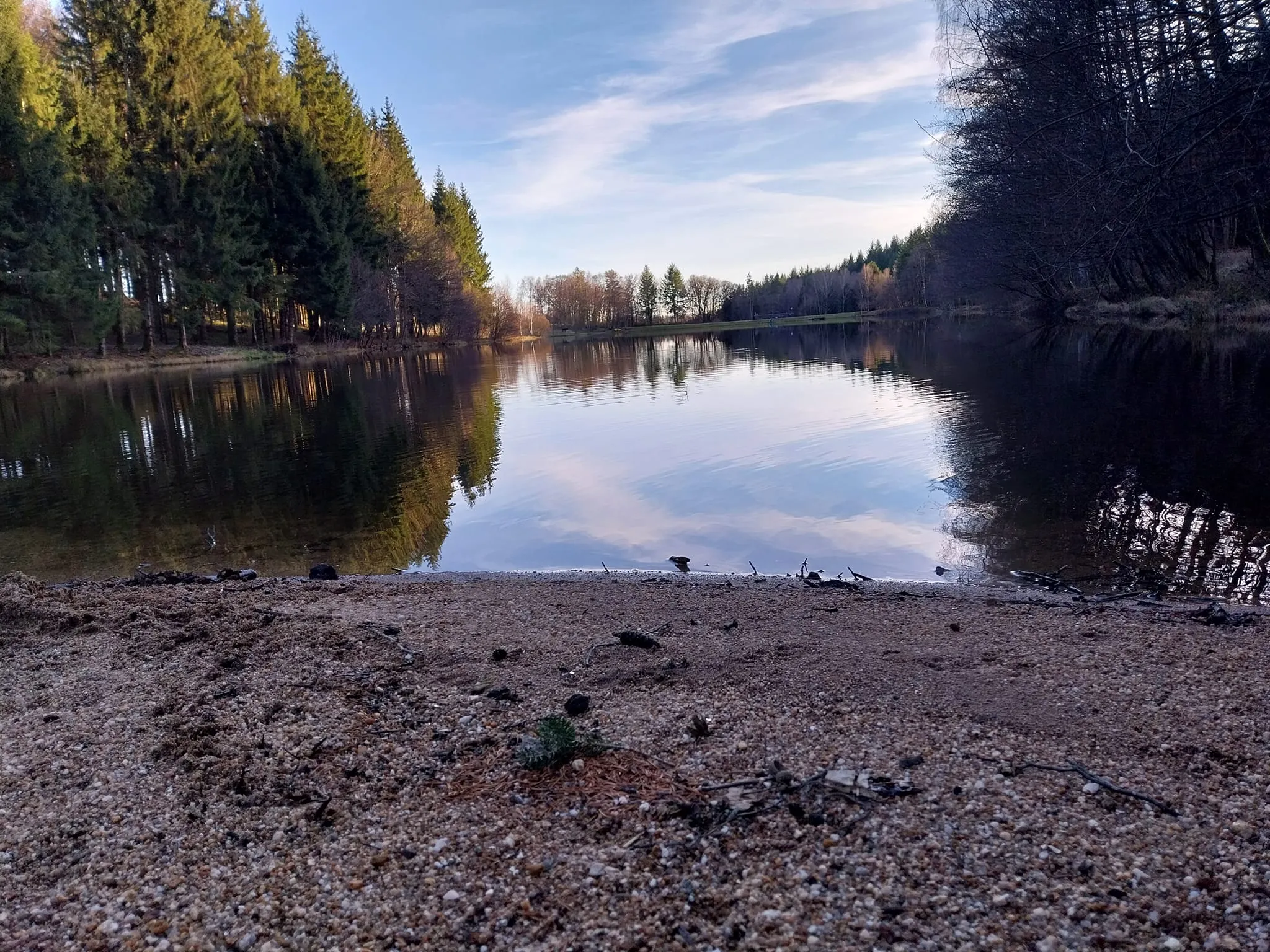 Grand étang de 5ha en Correze pour la pêche