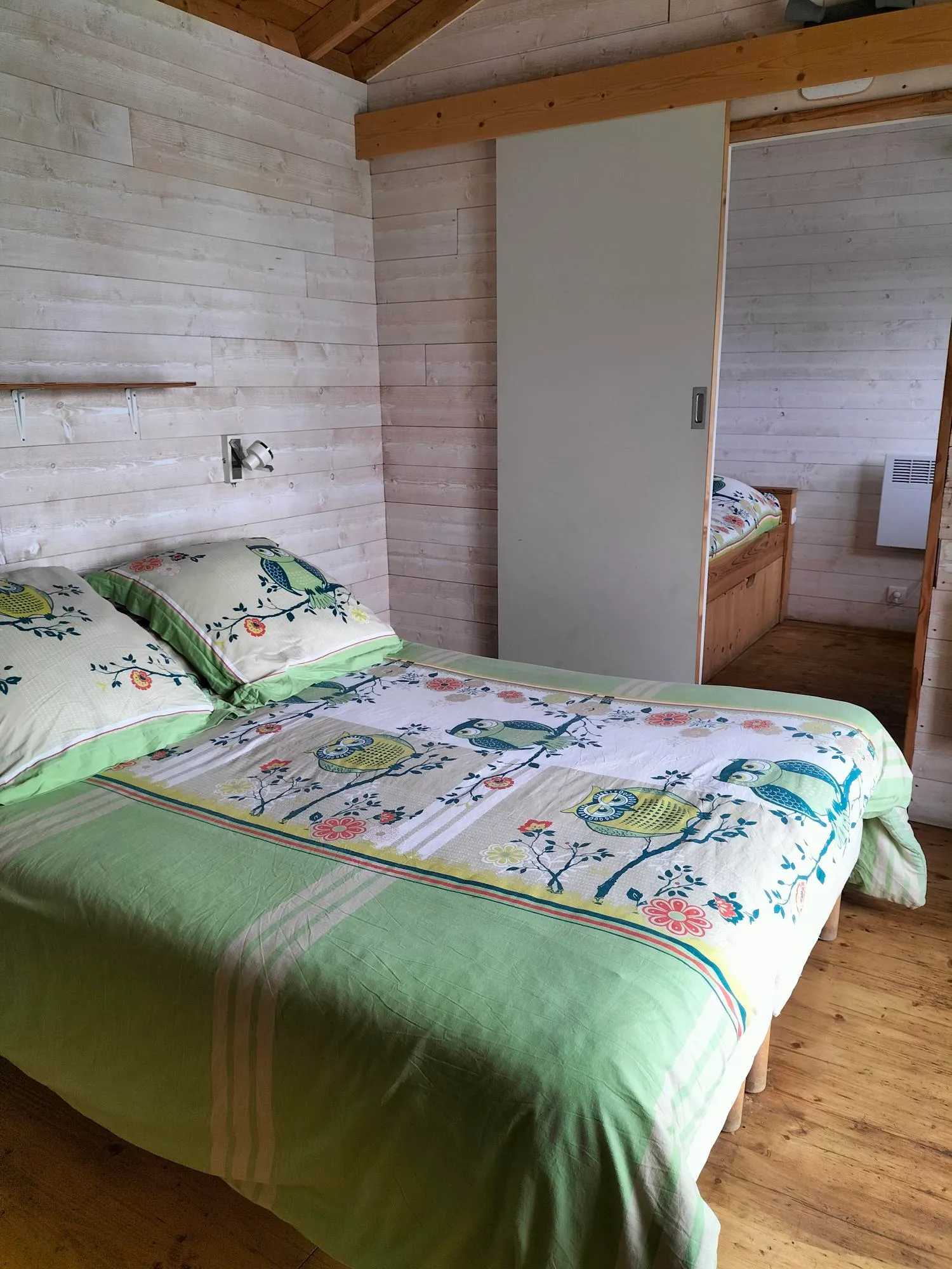 Cabane sur pilotis avec étang privé – Pêche et détente à coté du Puy du Fou