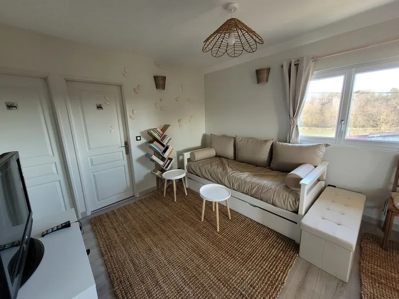 Gîte sur une propriété de 9 ha avec un étang sauvage