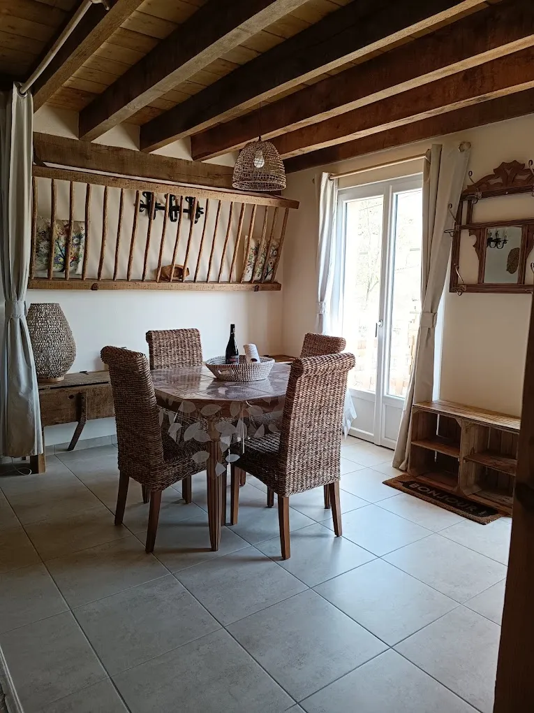 Gîte PMR en bord d'étang sur propriété
