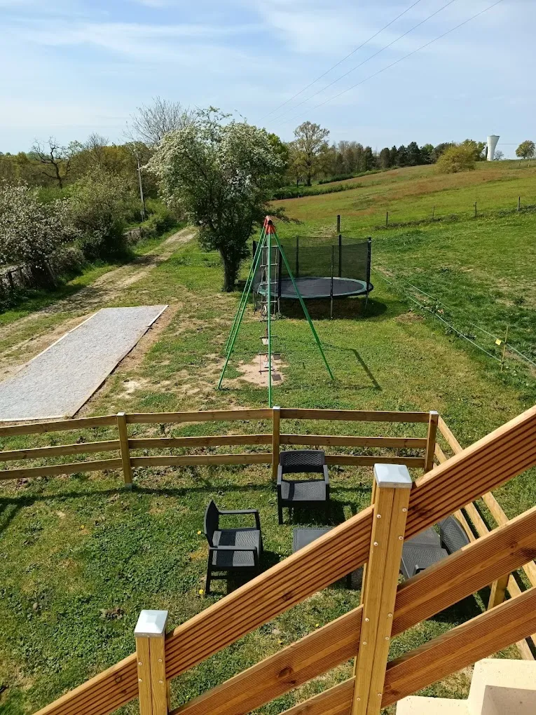 Gîte sur une propriété de 9 ha avec un étang sauvage