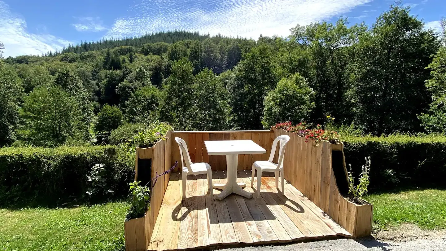 Studio in the heart of nature with access to a pond