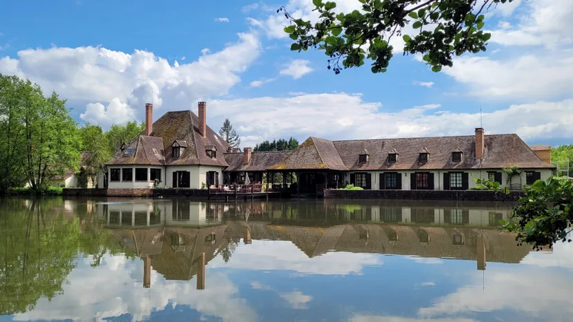 Chambre d’hôtes au bord d’un étang et rivière – Belle pêche en Centre-Val de Loire – 2 personnes