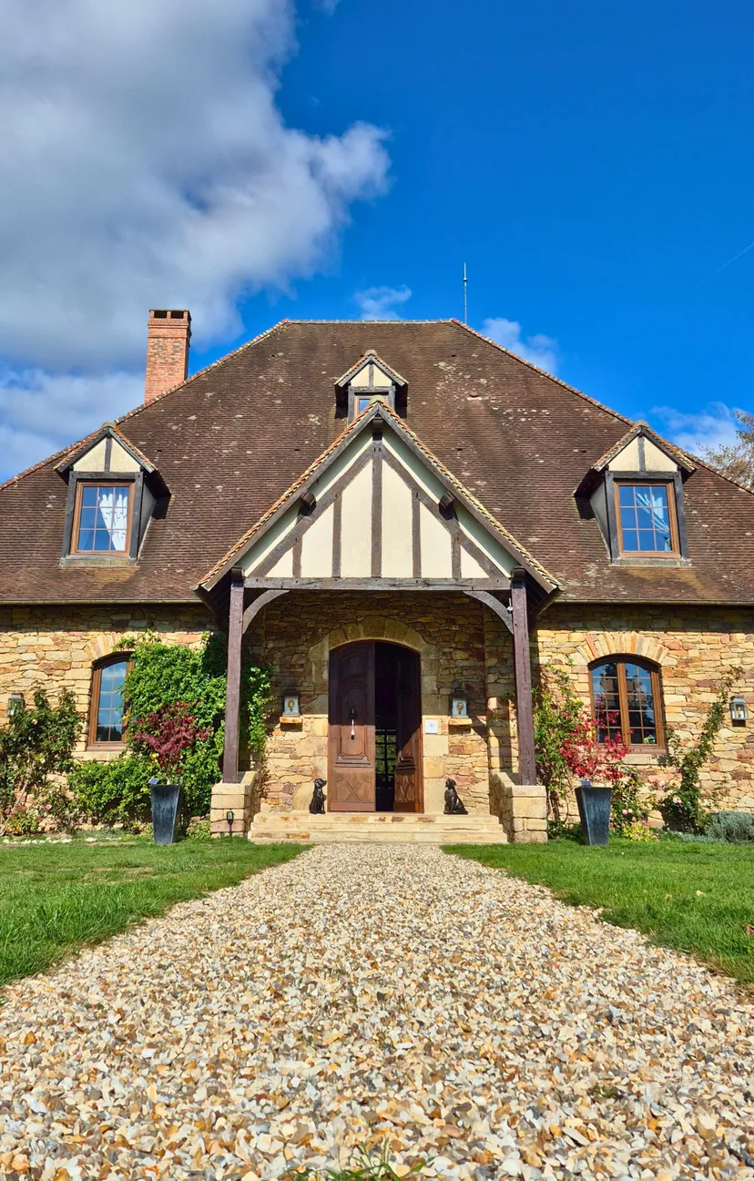 Chambre d’hôtes au bord d’un étang et rivière – Belle pêche en Centre-Val de Loire – 2 personnes