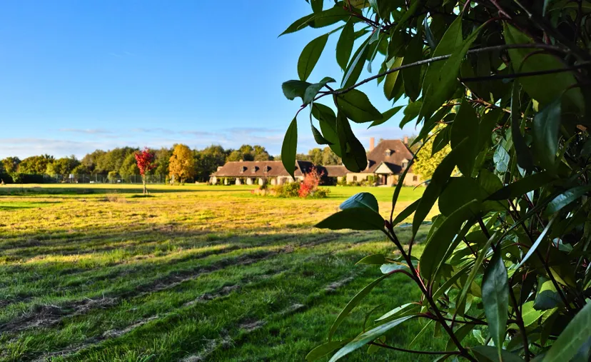 Chambre d’hôtes au bord d’un étang et rivière – Belle pêche en Centre-Val de Loire – 2 personnes