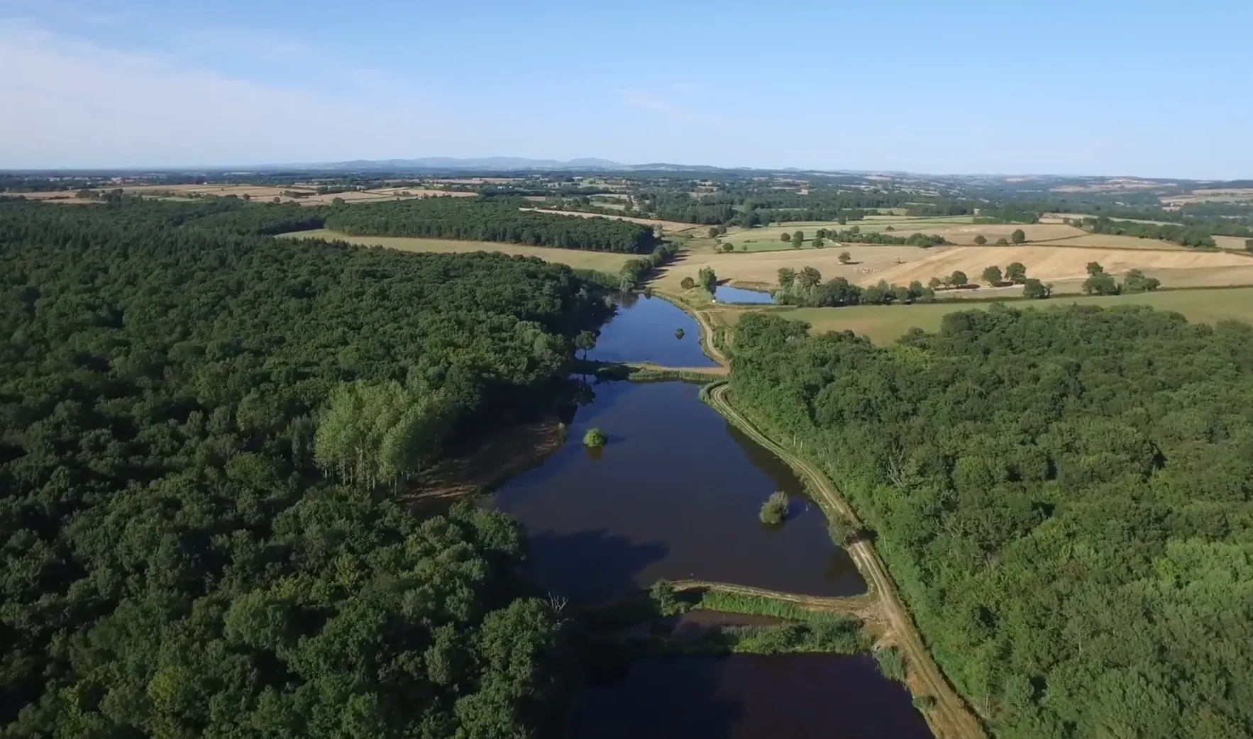 Maison de campagne 7 personnes avec accès aux étangs privés en Bourgogne du Sud