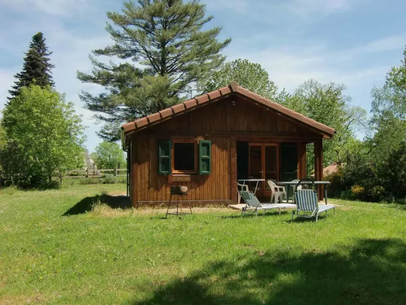 Privatisation de 2 châlets et de l'étang pour une pêche d’exception avec chalets au cœur du Cantal
