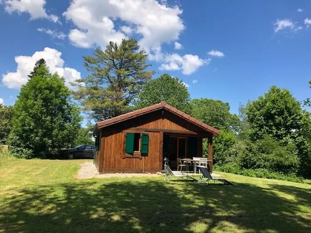 Privatisation de 2 châlets et de l'étang pour une pêche d’exception avec chalets au cœur du Cantal