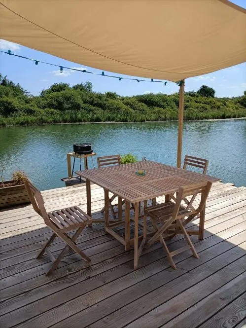 Dome on stilts on the edge of the water in Lorraine – Fishing no kill on a private pond 6.18 ac