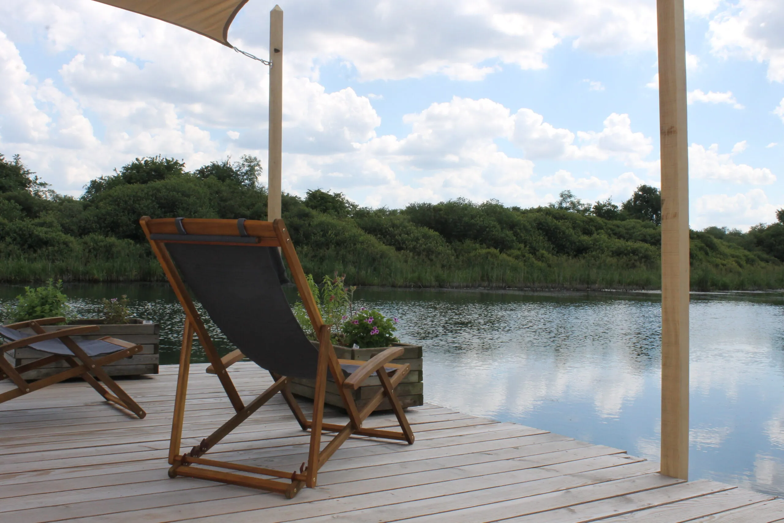 Dome on stilts on the edge of the water in Lorraine – Fishing no kill on a private pond 6.18 ac