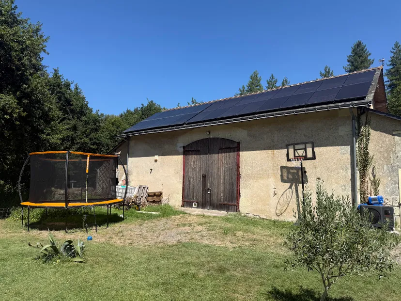Pêche sur étang sauvage de 3 000 m² et logement en chambre d'hôte à 30 min de Tours